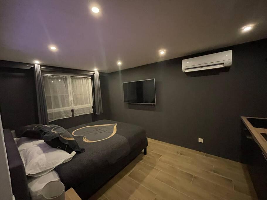 Charmante Residence De Tourisme Avec Jacuzzi Креси-ла-Шапель Экстерьер фото
